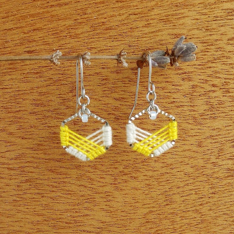 Contrast hive earrings bright yellow + beige macrame saturated hex ear clip - ต่างหู - ผ้าฝ้าย/ผ้าลินิน สีเหลือง