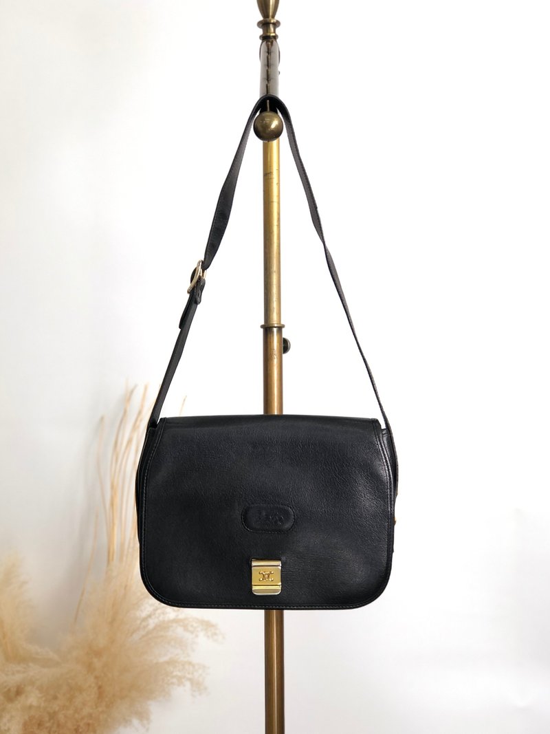 【 日本直送　名牌中古包 】CELINE セリーヌ ショルダーバッグ ブラック 馬車 型押し レザー vintage ヴィンテージ オールド b7miwj - 側背包/斜背包 - 真皮 黑色