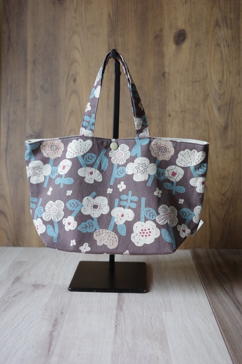 Brown background flowers - walking bag handbag lunch bag tote bag | Haibai handmade - กระเป๋าถือ - ผ้าฝ้าย/ผ้าลินิน 