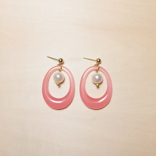 鳥嶼 Niaoyoo 復古珍珠粉紅橢圓鏤空圈圈耳環