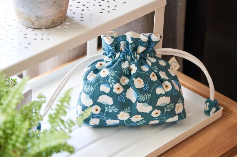 叢林小花 束口袋 化妝品收納袋 - 化妝包/收納袋 - 棉．麻 綠色