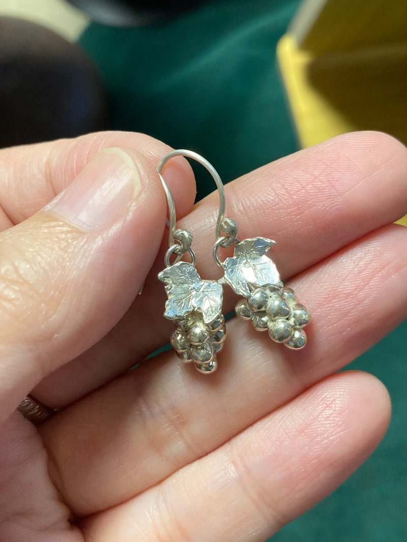 Sweet Grape Ear Hooks - ต่างหู - เงินแท้ สีเงิน