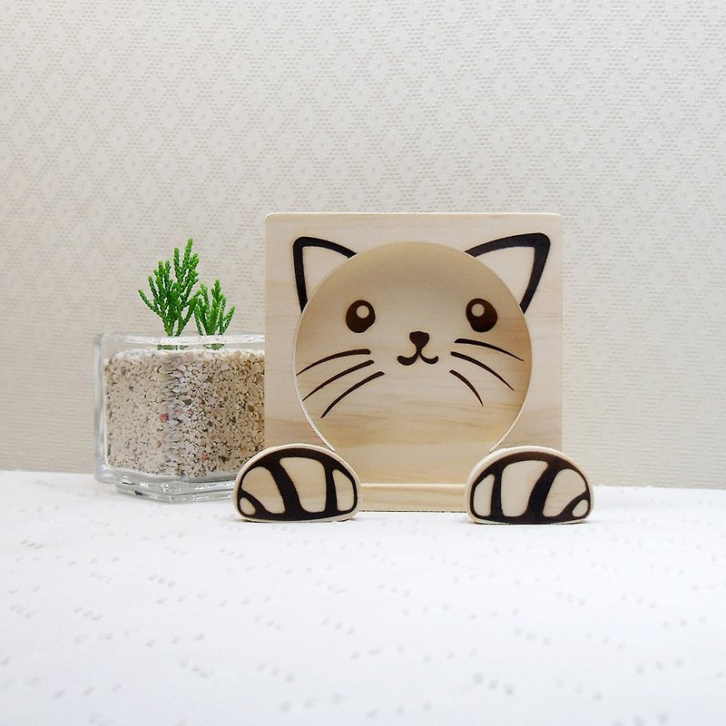Pet personality cat demi mobile phone holder coaster reel customized name thanks blessing - ของวางตกแต่ง - ไม้ สีนำ้ตาล