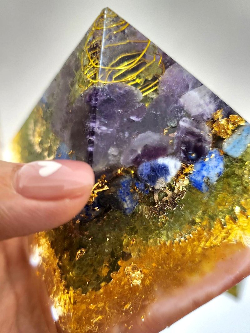 生命靈數奧剛能量金字塔。乙太能量轉換器。紫水晶.黃水晶.白水晶 - 擺飾/家飾品 - 水晶 紫色