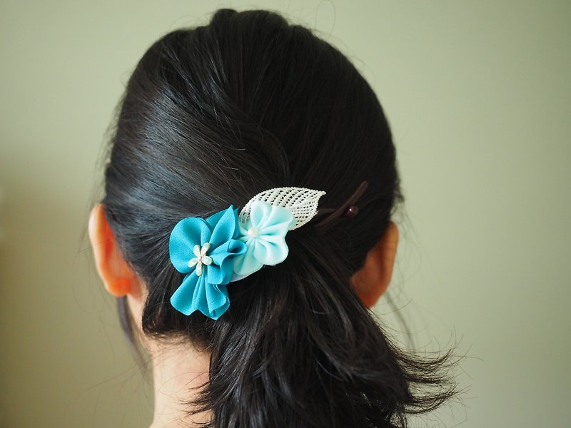 Handmade fabric flower baby/kid hair accessory - เครื่องประดับผม - ผ้าฝ้าย/ผ้าลินิน สีน้ำเงิน