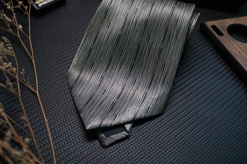 灰黑色小豎紋真絲領帶/型男商務正裝necktie - 領帶/領帶夾 - 絲．絹 灰色