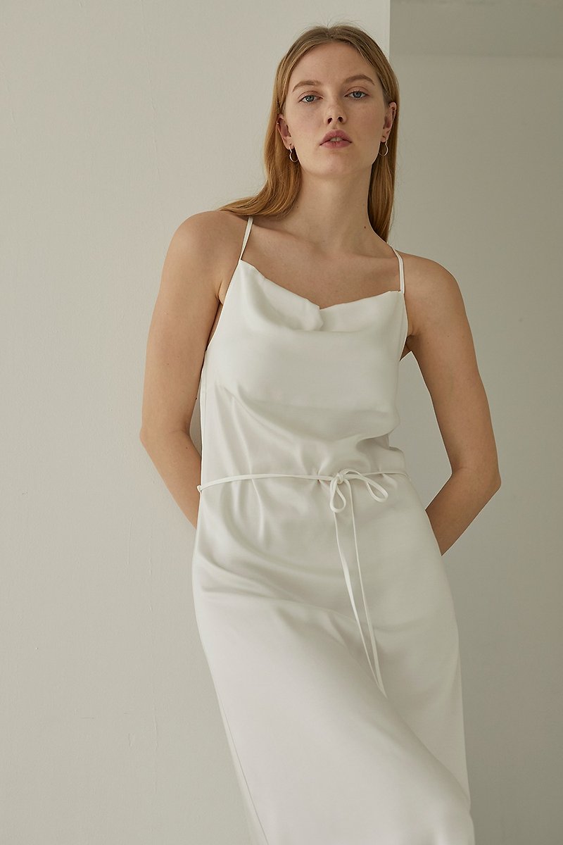 柔軟緞面襯衣式長洋裝 /象牙白 - 洋裝/連身裙 - 其他人造纖維 