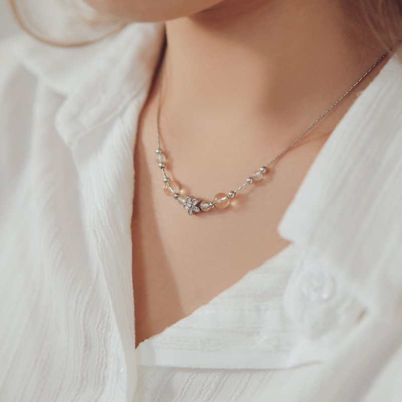 Exclusive flowers | Prehnite Stone crystal aquamarine | Natural crystal necklace (CONNY series) - สร้อยคอ - คริสตัล หลากหลายสี