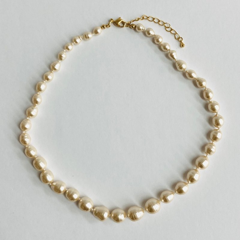 Glass baroque pearl gradation necklace/all knot/beige/made in japan - สร้อยคอ - แก้ว สีทอง