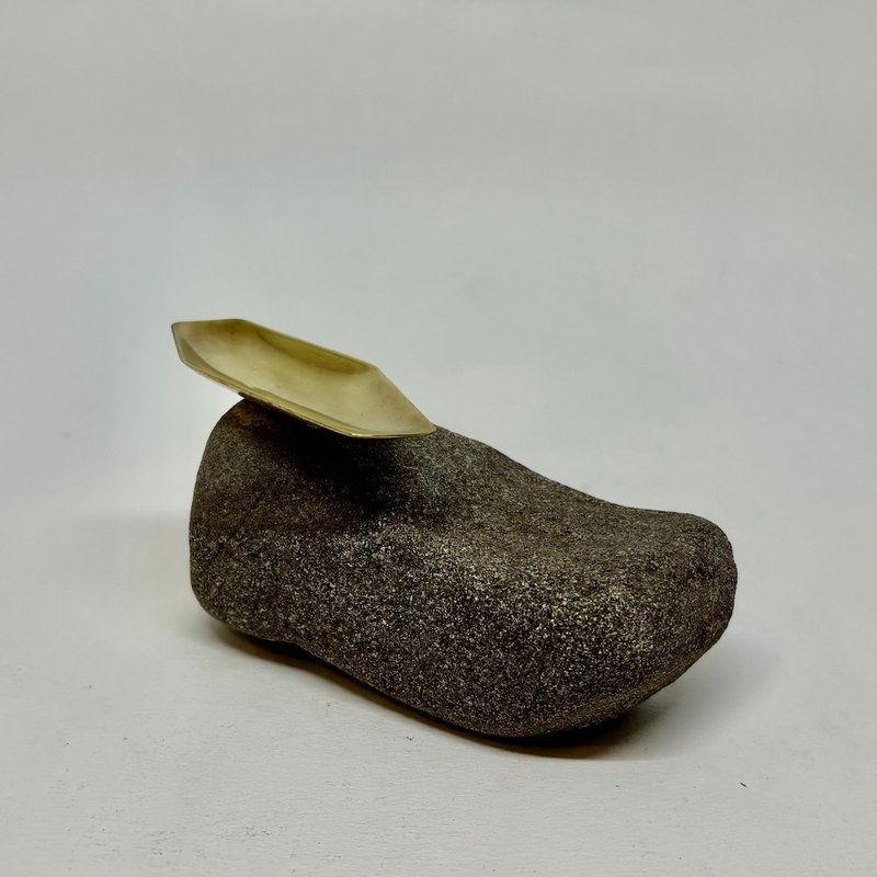 香道/薰香座~迷蹤(A款小)單品~黃銅搭配石頭,手作的詩玩味上市! - 香氛/精油/擴香 - 銅/黃銅 