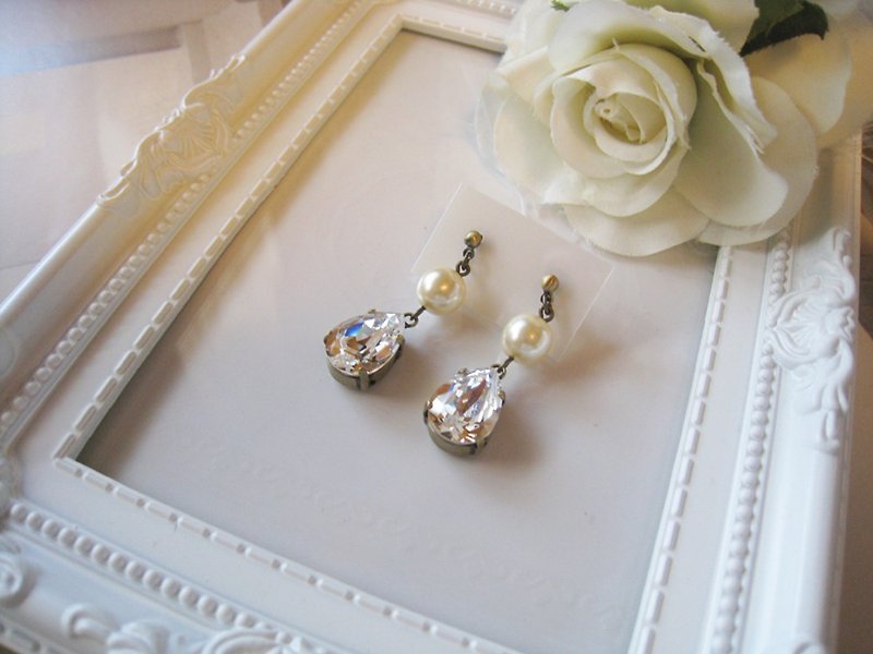 Silky Pearl & Swarovski Crystal Drop Pierced Earrings / PD : Cream - Earrings & Clip-ons - Pearl Gold