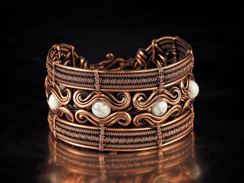 Copper wire wrapped cacholong bracelet Unique bangle 7th Wedding Anniversary - สร้อยข้อมือ - เครื่องเพชรพลอย ขาว