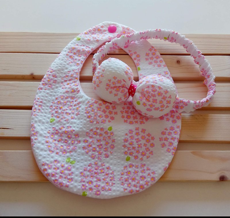 日本泡泡布 繡球花 嬰兒圍兜 彌月禮物 圍兜+嬰兒髮帶  - 彌月禮盒 - 棉．麻 粉紅色