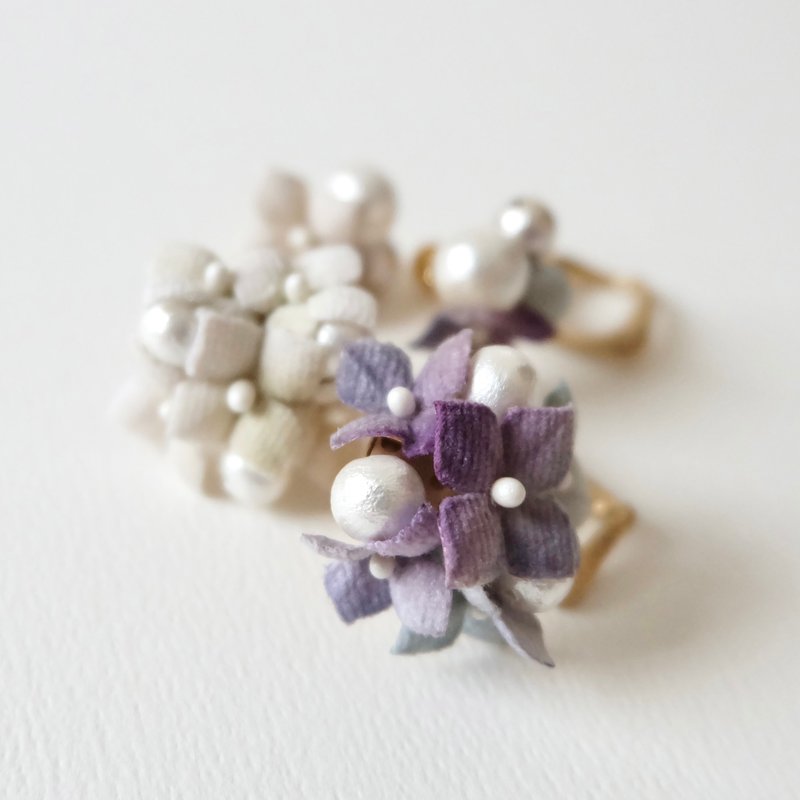 布花の紫陽花2wayピアス/イヤリング - 耳環/耳夾/耳骨夾 - 其他人造纖維 紫色