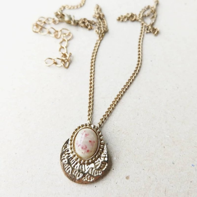 American antique jewelry pink purple pattern imitation natural stone gold necklace - สร้อยคอ - วัสดุอื่นๆ สีทอง