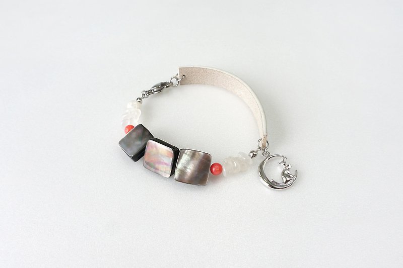 White Leather Bracelet with Shell - Bracelets - Shell 