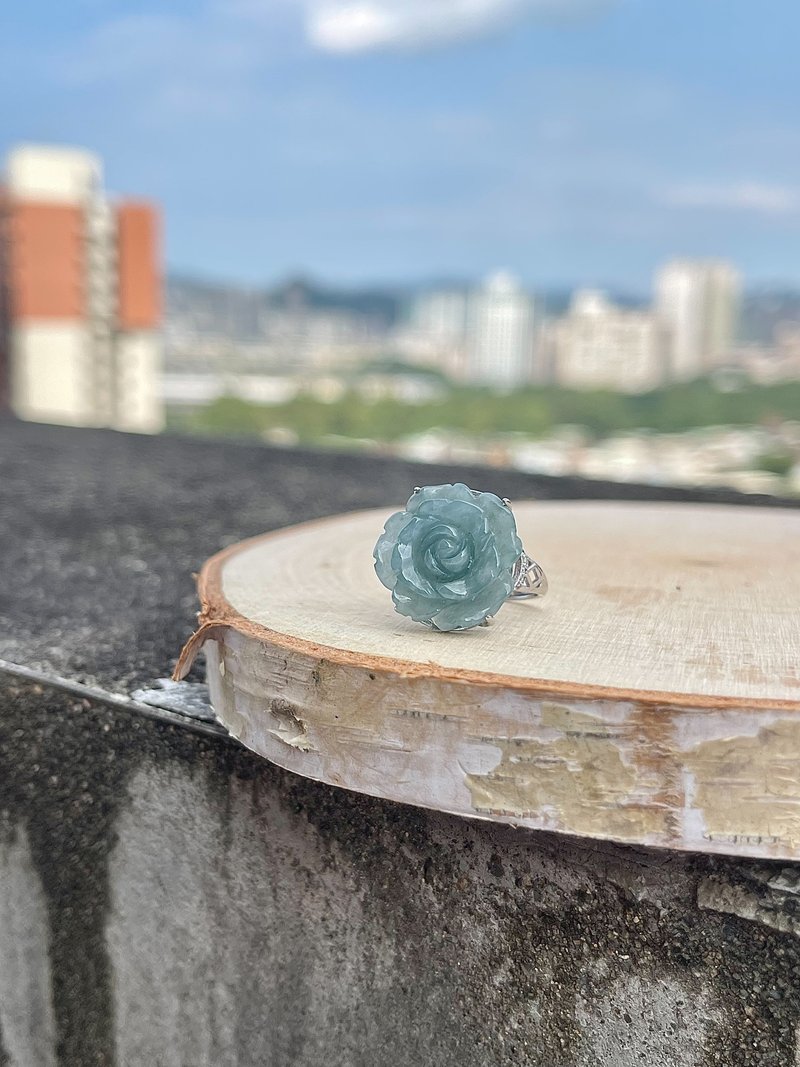冰藍水立體雕牡丹翡翠戒指 |天然瓜地馬拉翡翠 - 戒指 - 玉石 金色