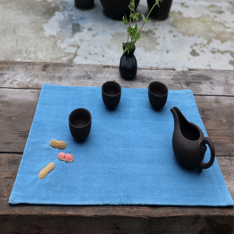 Yishanren | Hand-woven blue-dyed homespun coasters, heat-insulating pads, plant-dyed tea mats, hand-embroidered three-dimensional embroidered placemats - Place Mats & Dining Décor - Cotton & Hemp 