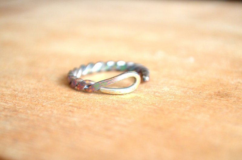 Titanium ring・チタンリング=結び=虹色・セミフリーサイズ19号 - 戒指 - 其他金屬 多色