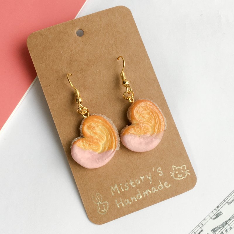 Off-centre Strawberry Chocolate Butterfly Pastry Single Earring Genji Palmier - ต่างหู - ดินเหนียว สึชมพู