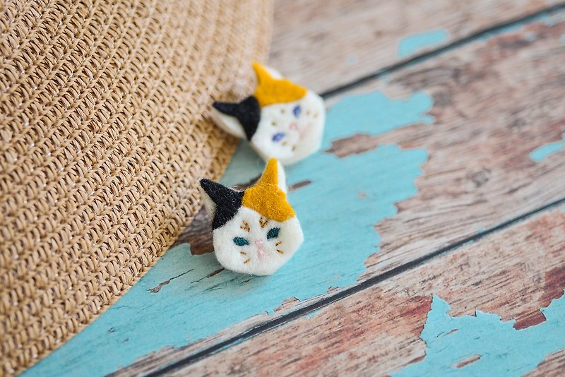 Tortoiseshell cat/Sanmao cat embroidery pin - อื่นๆ - เส้นใยสังเคราะห์ หลากหลายสี