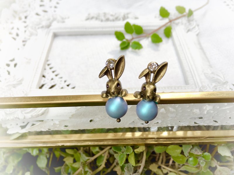 "DODOWU hand for light jewelry" [empty rabbit Xiaobao ※ titanium steel anti-allergic ear can be used as folder / fog blue - Earrings & Clip-ons - Gemstone Pink