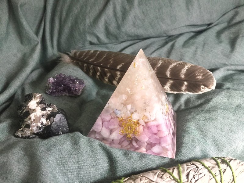 Orgonite 能量塔 — 粉水晶柱、白水晶、月光石、摩根石 - 擺飾/家飾品 - 寶石 粉紅色