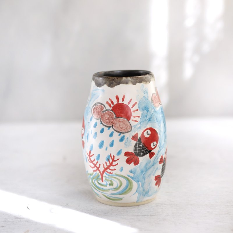 黒い水草と赤い金魚絵の花器 - 花瓶/花器 - 陶 