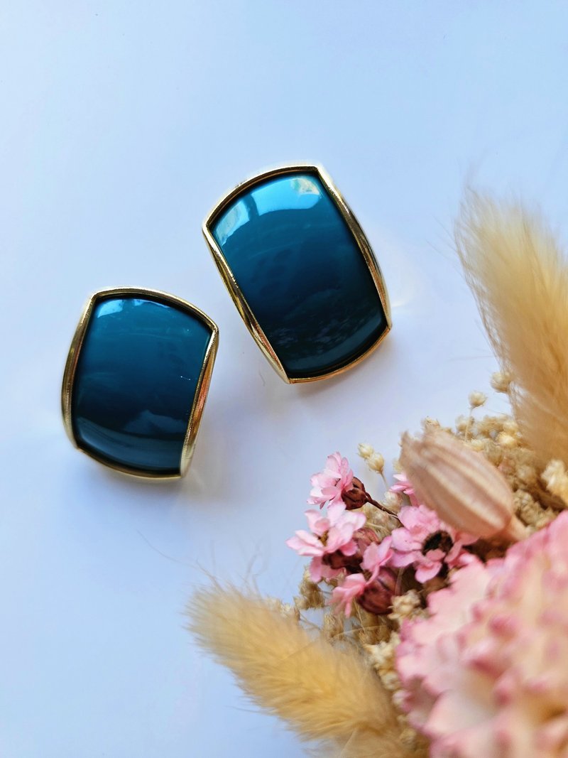 A curved Morandi modern clip-on earrings/vintage jewelry/American antique jewelry - ต่างหู - วัสดุอื่นๆ 