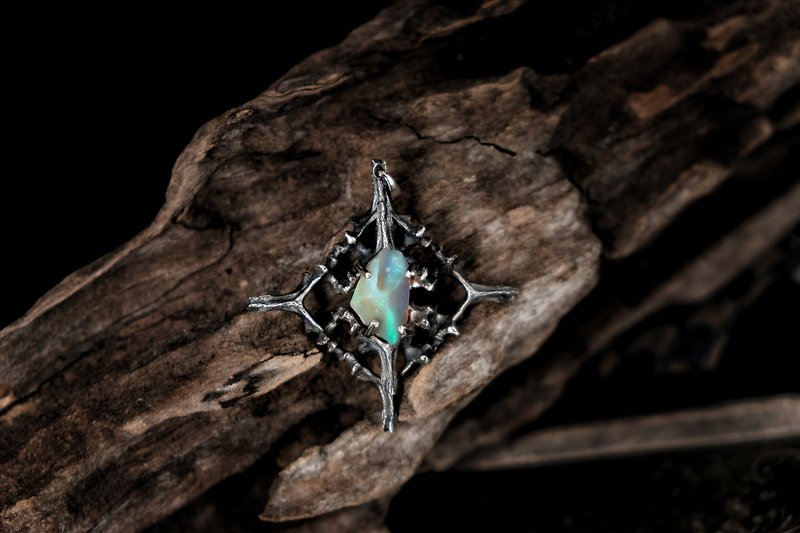 [Mountain Skeleton Period] Place of Reverberation—Opal Spine Necklace - สร้อยคอ - เงินแท้ สีเงิน