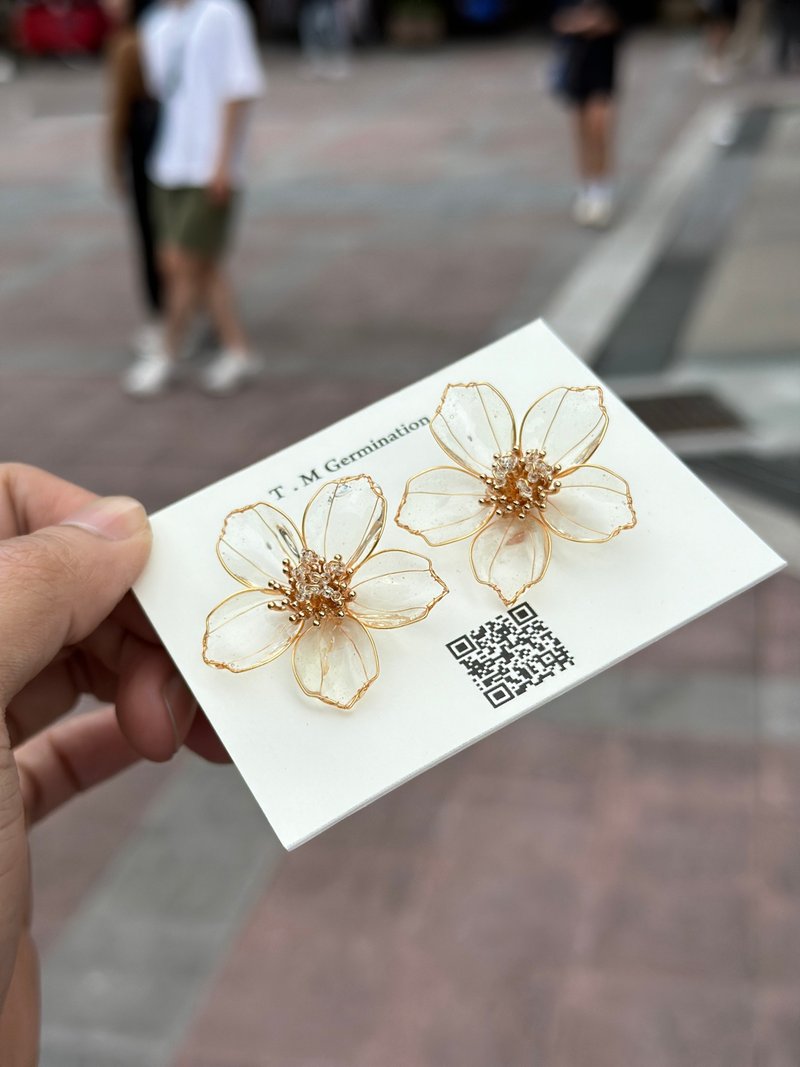 Large flower handmade Bronze earrings, crystal flower earrings - Earrings & Clip-ons - Resin Transparent