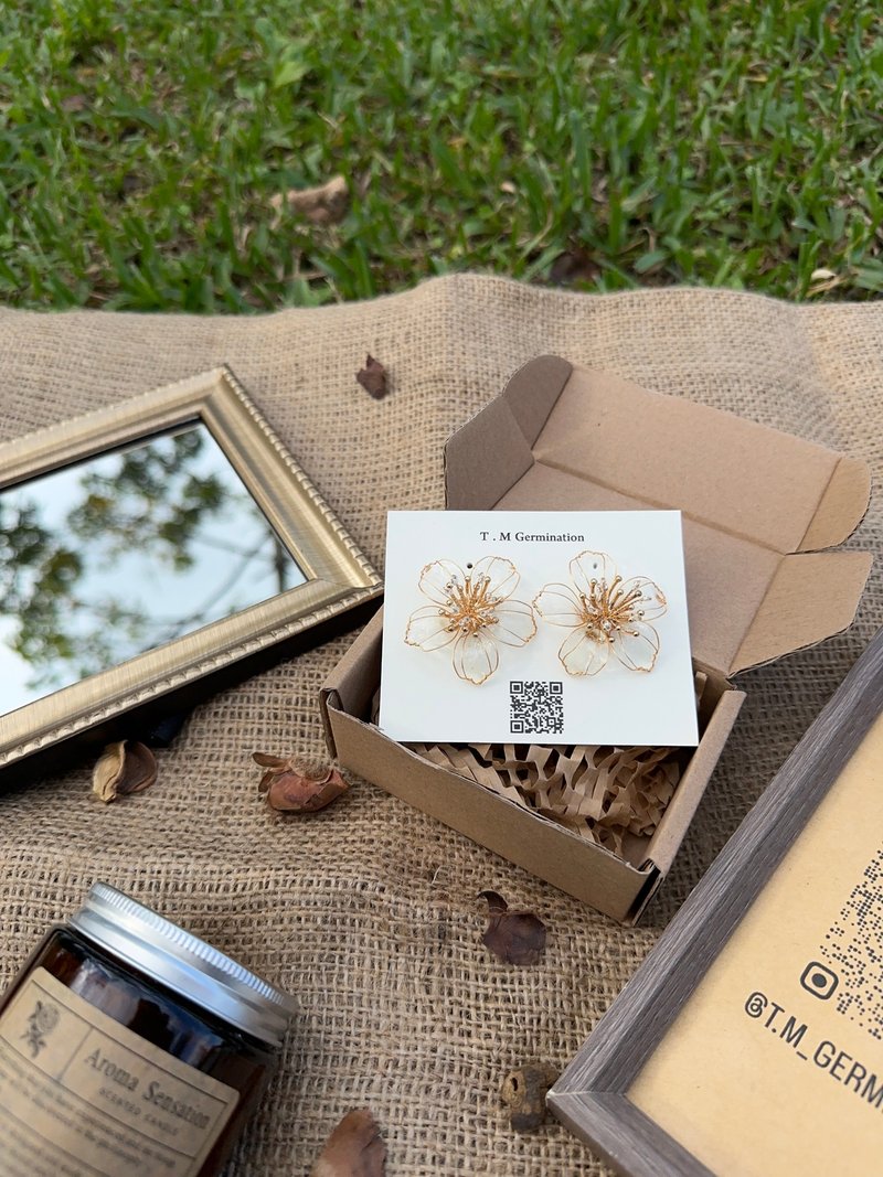 bloom. Crystal handmade Bronze earrings, crystal flower earrings - Earrings & Clip-ons - Resin Transparent