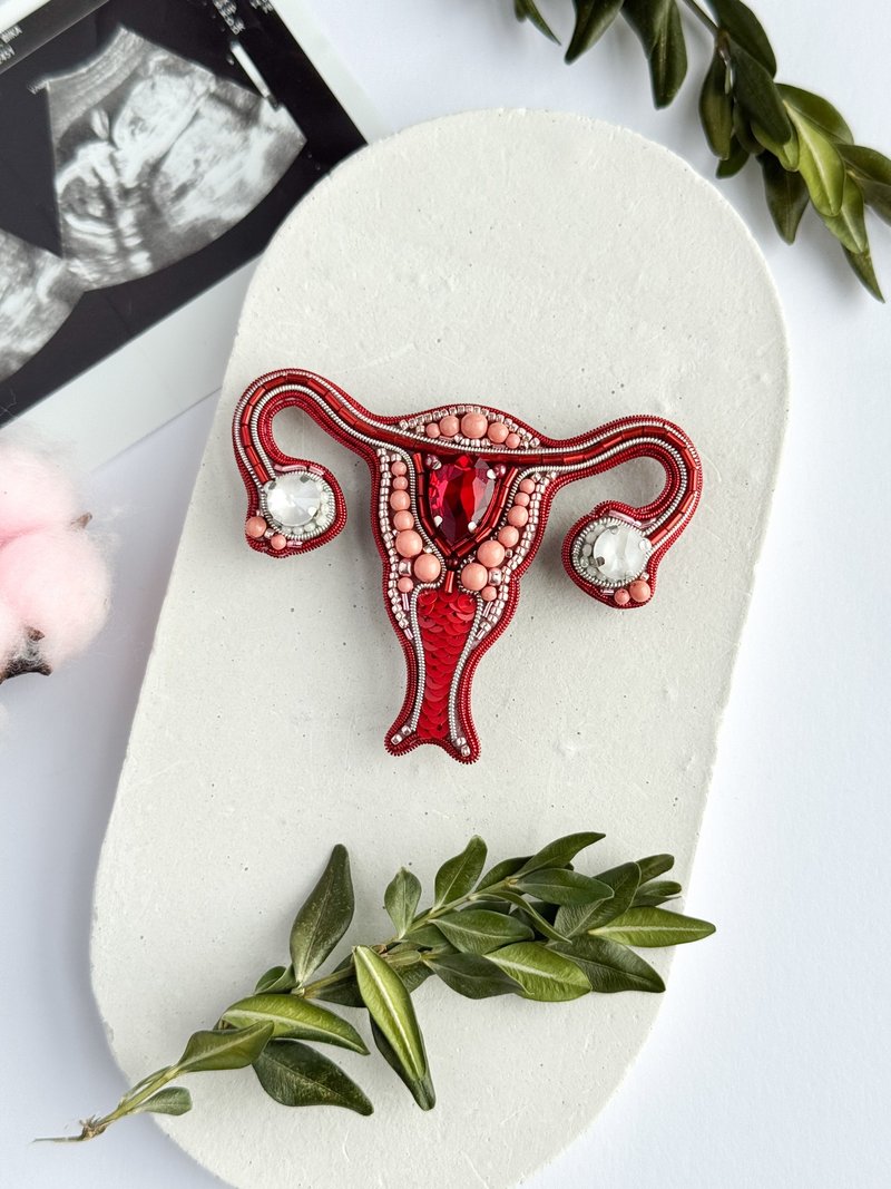 Beaded uterus brooch - 胸針 - 其他材質 紅色