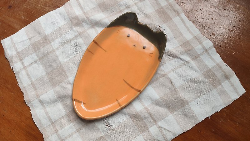 胡蘿蔔貓貓盤/造型盤/陶瓷盤 - 盤子/餐盤 - 陶 橘色