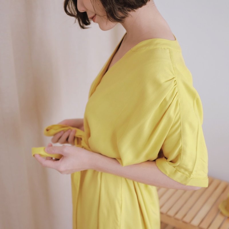 WHITEOAKFACTORY Khloe cotton rayon bow dress - Yellow - ชุดเดรส - ผ้าฝ้าย/ผ้าลินิน สีเหลือง