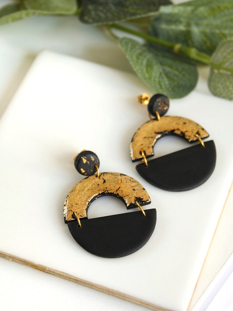 Polymer Clay Earrings: aesthetic collection - handmade earrings GOLD&BLACK - 耳環/耳夾 - 黏土 金色