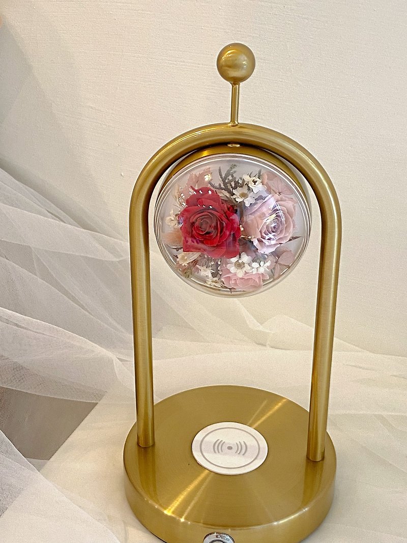 Preserved Flower Decorative Lamp Holder Small Night Light Preserved Flower Table Lamp Wireless Phone Charging Stand - ช่อดอกไม้แห้ง - พืช/ดอกไม้ 