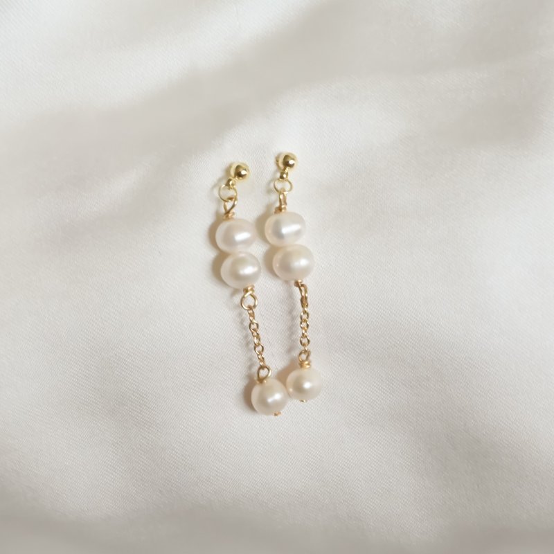 Charm | Shot 007 - Earrings & Clip-ons - Pearl Gold