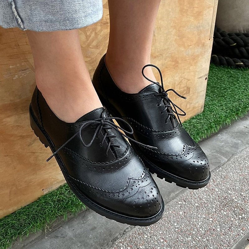 Black Full Leather Wide Last Lace Up Engraved Oxford Shoes - Women's Oxford Shoes - Genuine Leather Black
