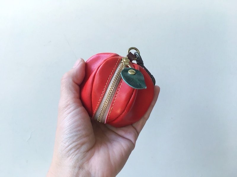 ヌメ革ミニポーチ　pomme　紅玉 - 吊飾/掛飾 - 真皮 紅色
