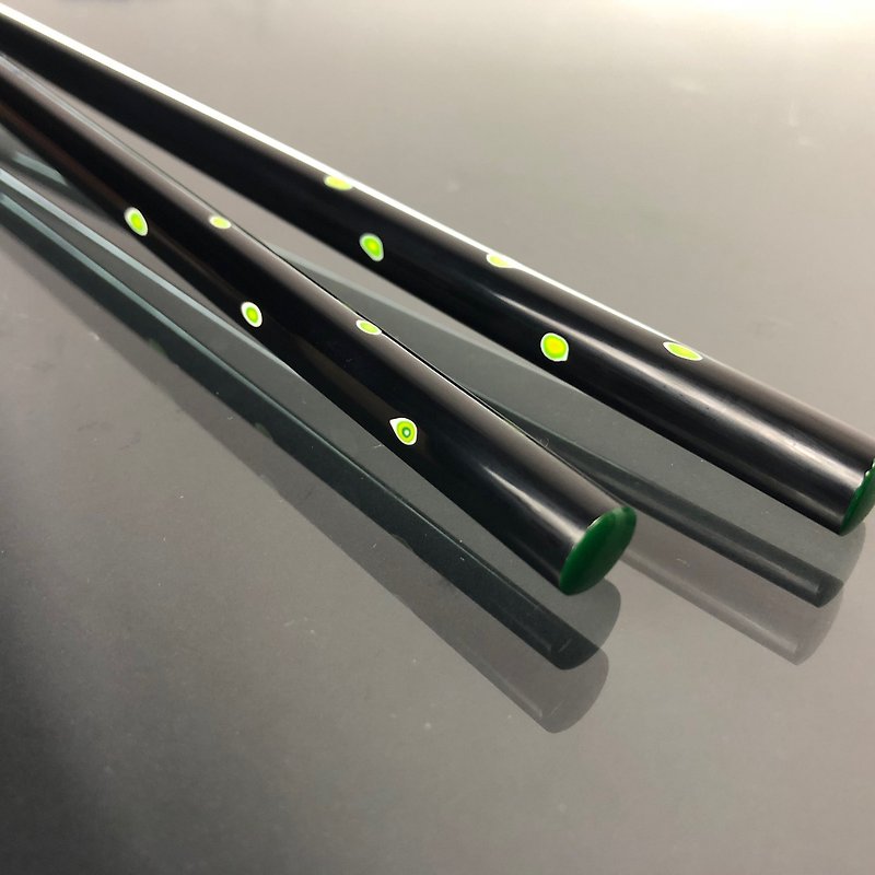 Hand-made lacquer chopsticks polka dot (yellow green / chopsticks in a lifetime) - Chopsticks - Wood Green