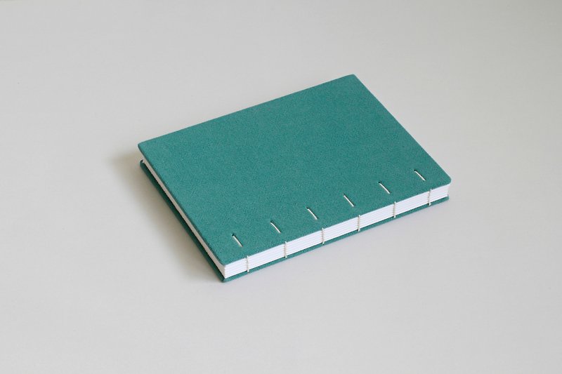 Hardcover Notebook in Jungle green Cloth- Coptic Bound (the hidden diagonal stitch) - สมุดบันทึก/สมุดปฏิทิน - กระดาษ สีเขียว