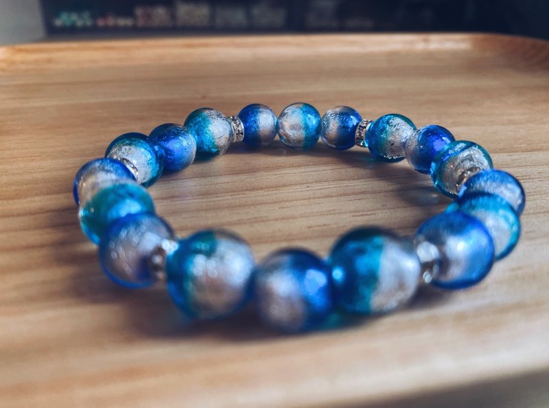 [Glass Series] 10MM blue and white silver foil colored glass bead bracelet - Bracelets - Colored Glass Blue