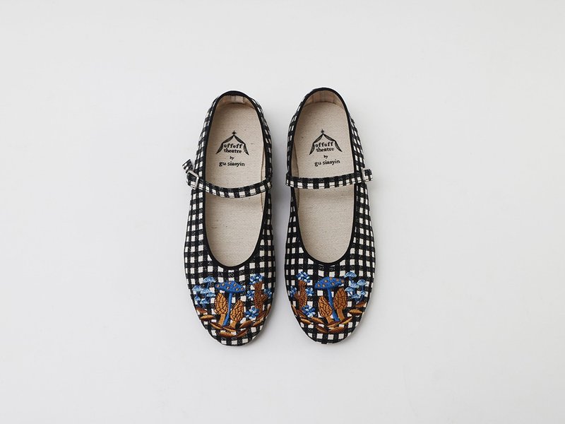 Illustration Embroidered Shoes (Mushroom Journey/Black and White Checkered) - รองเท้าบัลเลต์ - วัสดุอื่นๆ 