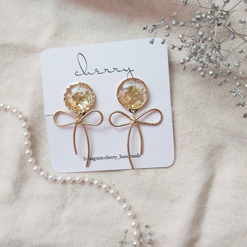 Balloon ㅣ handmade earrings 14k gold Clip-On/ ear acupuncture dry flower - Earrings & Clip-ons - Plants & Flowers Gold