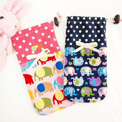 QQ rabbit 手工嬰幼兒精品 彌月禮盒 免費繡名字。大象愛排隊-2色可選。束口食物剪刀餐具袋