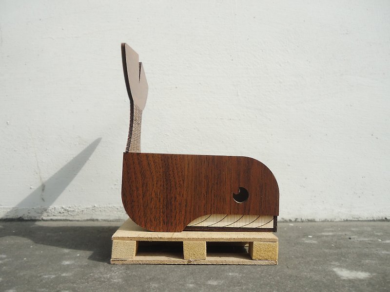 【先生の日ギフト】独占特許取得のカスタマイズ木彫りクジラペンホルダー - ペン立て - 木製 ブラウン