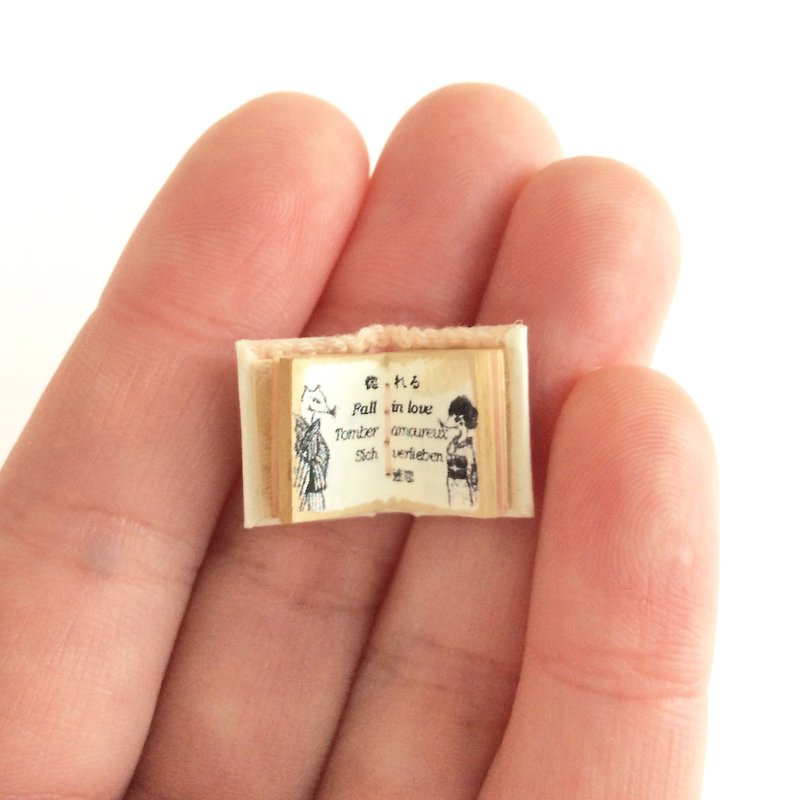A small small miniature book. ♡Lovesickness