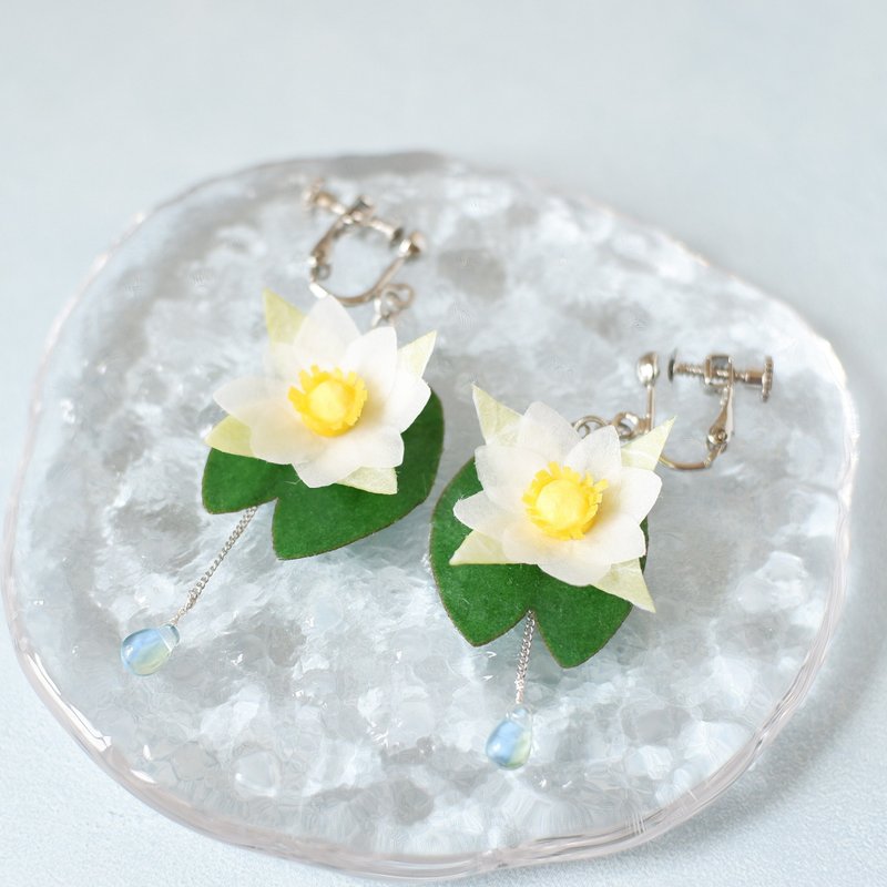 Washi Flower lover Water Lily Clip-On Washi Accessories Washi Art Flowers - ต่างหู - กระดาษ ขาว