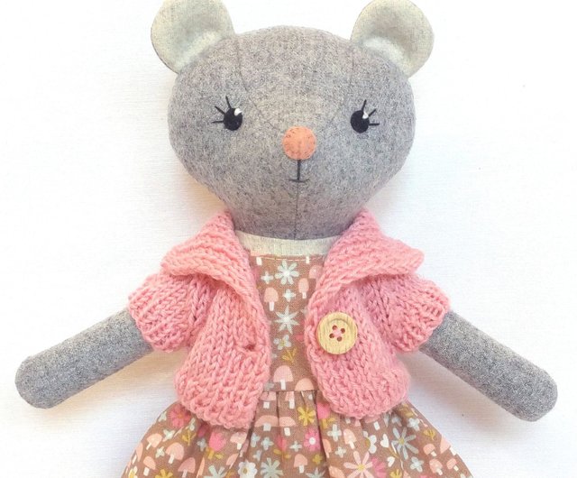 灰色のネズミの女の子、手作りのぬいぐるみ、羊毛のネズミのぬいぐるみ